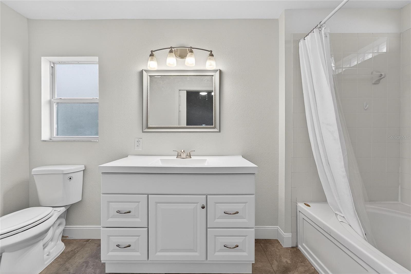 Image 13 of 31 For 10522 Lakeside Vista Drive