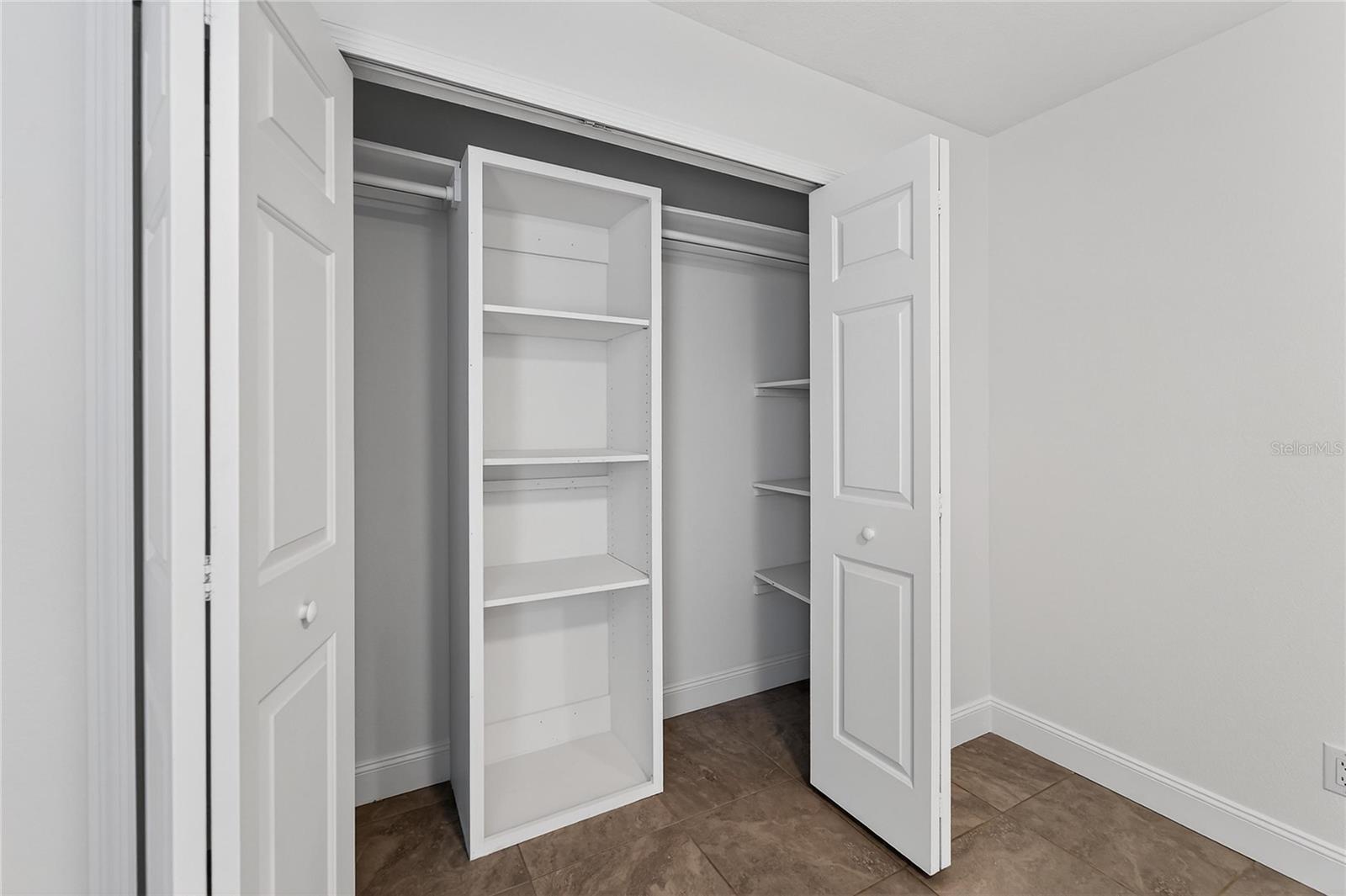 Image 21 of 31 For 10522 Lakeside Vista Drive