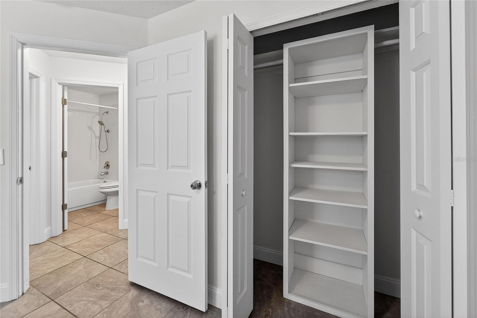 Image 23 of 31 For 10522 Lakeside Vista Drive