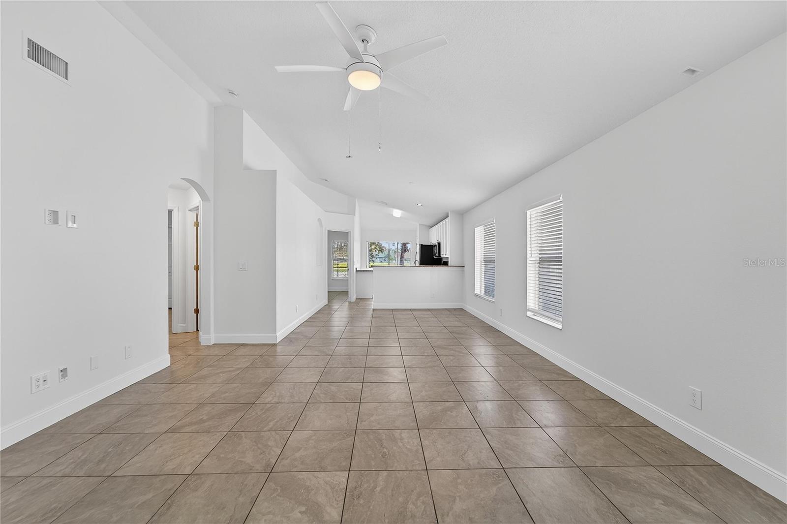 Image 5 of 31 For 10522 Lakeside Vista Drive