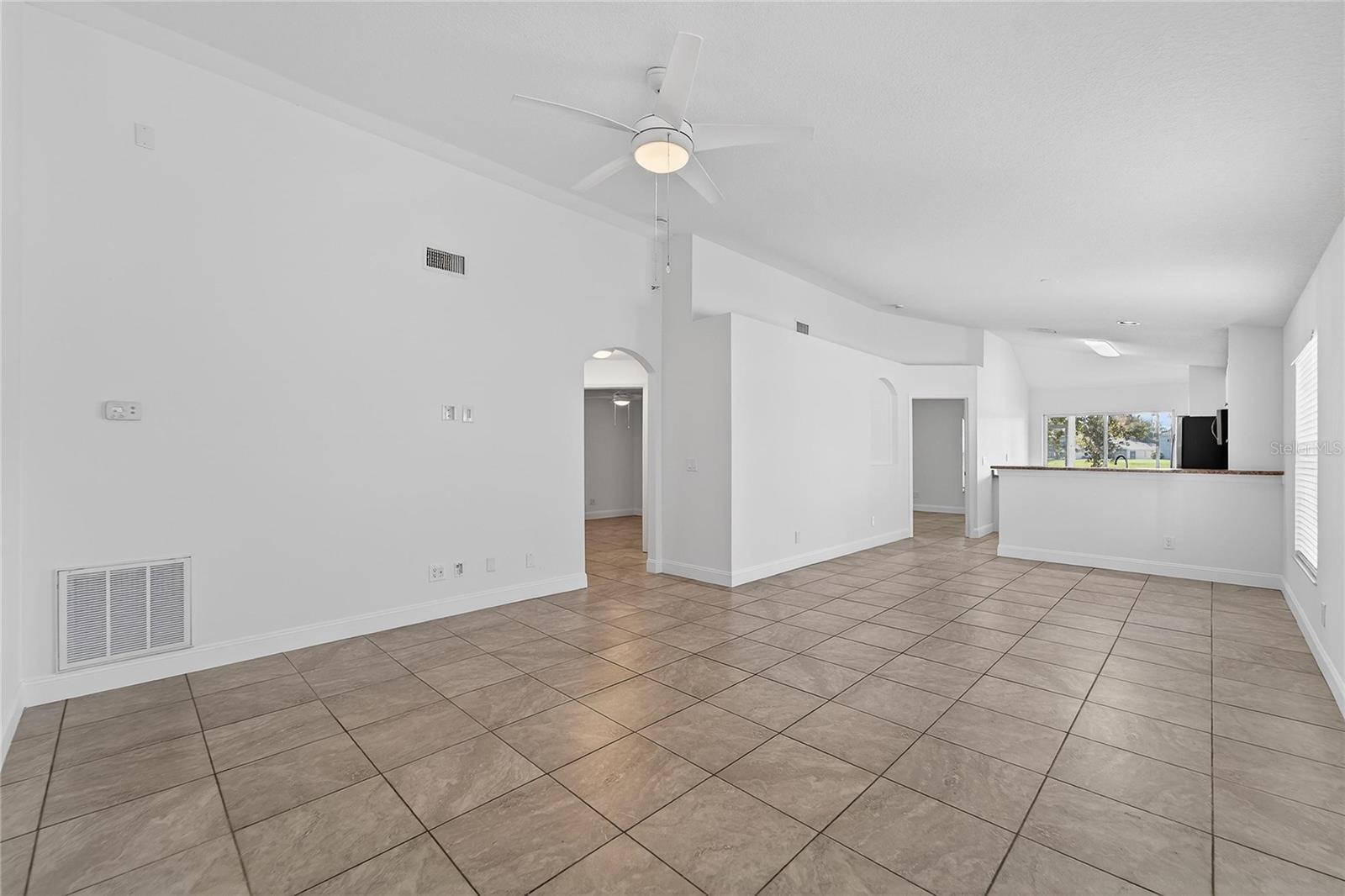 Image 6 of 31 For 10522 Lakeside Vista Drive