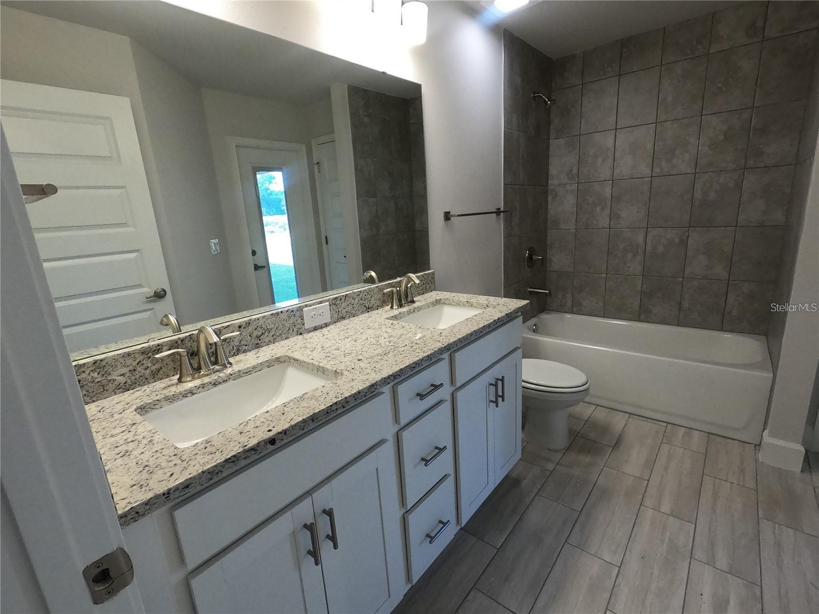 Listing photo id 6 for 37298 Hidden View