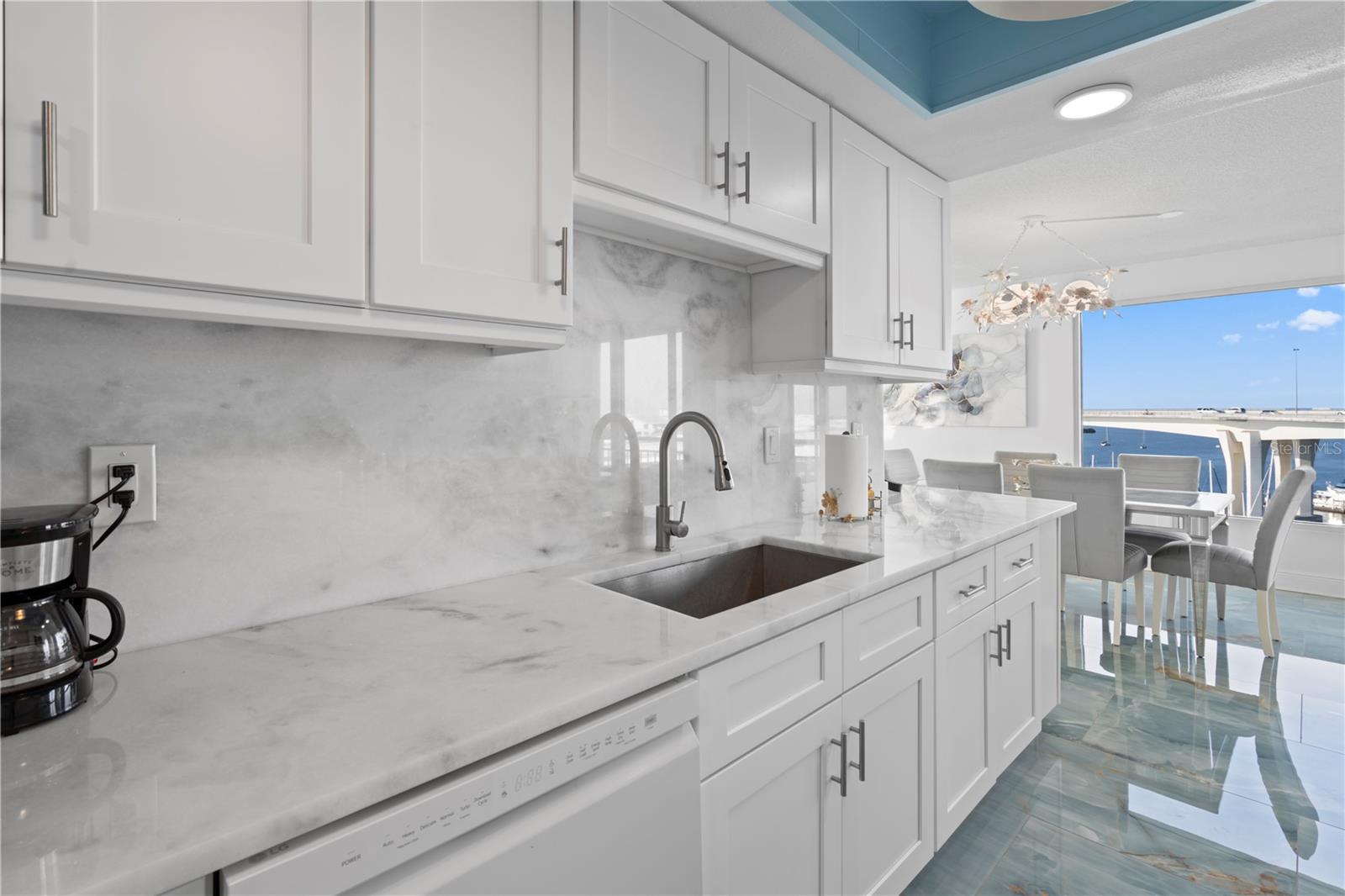 Image 15 of 32 For 100 Pierce Street 908