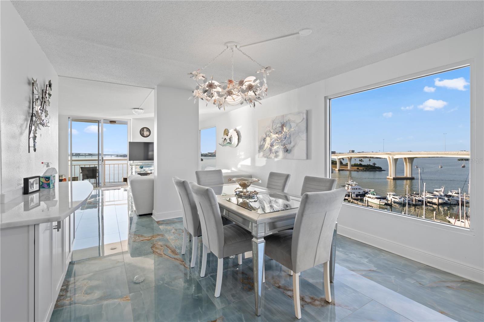 Image 18 of 32 For 100 Pierce Street 908