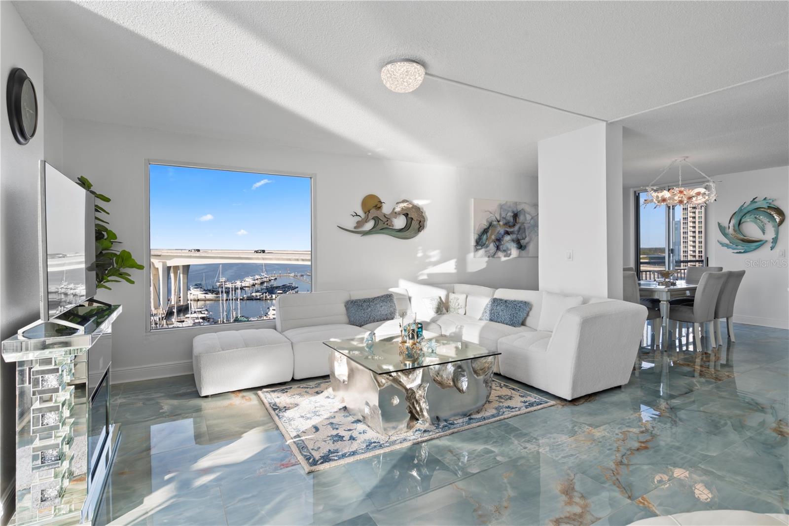 Image 21 of 32 For 100 Pierce Street 908