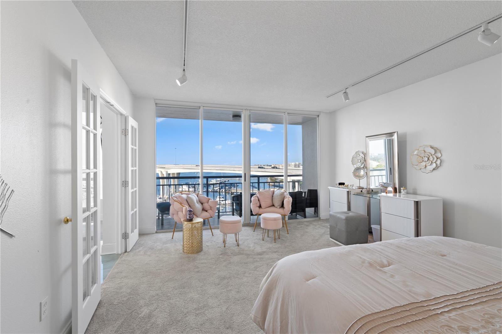 Image 25 of 32 For 100 Pierce Street 908