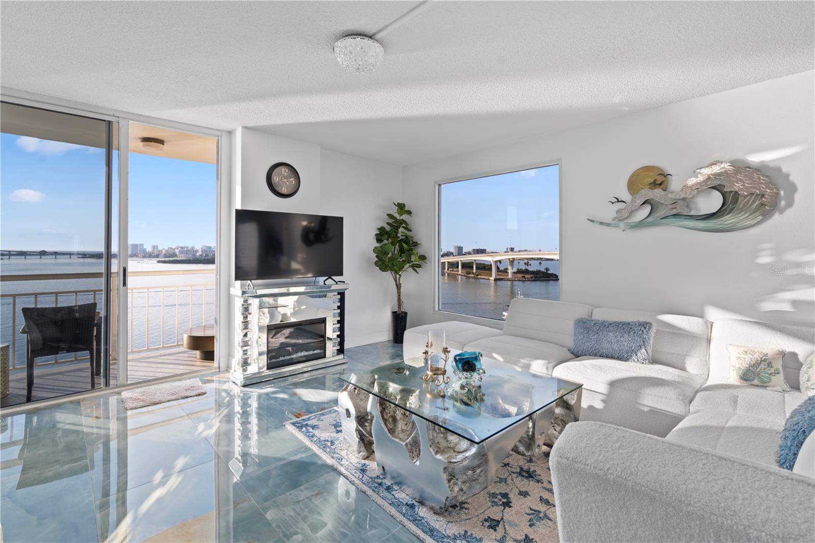 Image 26 of 32 For 100 Pierce Street 908