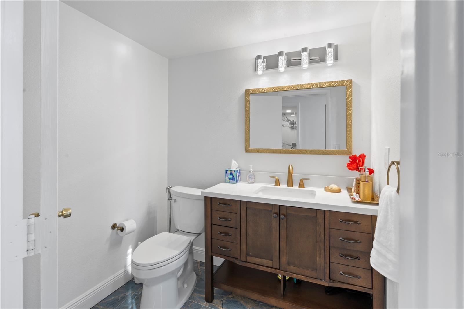 Image 27 of 32 For 100 Pierce Street 908