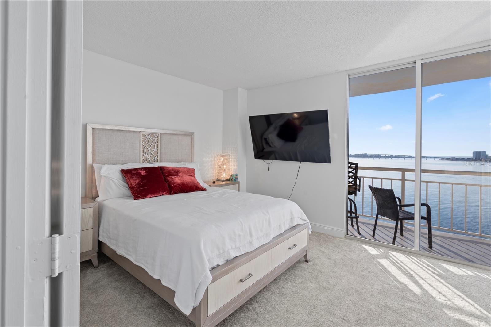 Image 28 of 32 For 100 Pierce Street 908