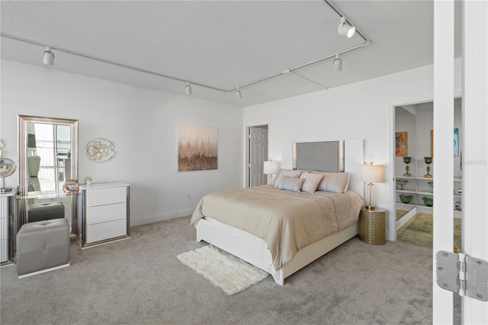 Image 4 of 32 For 100 Pierce Street 908