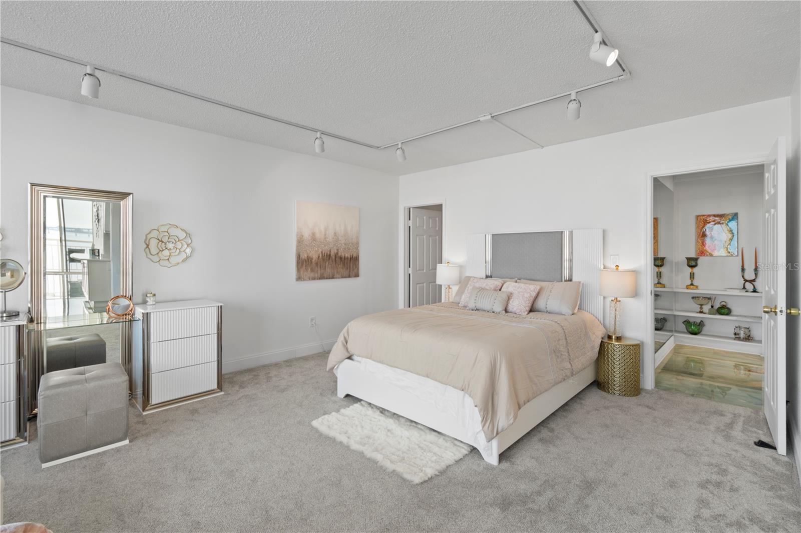 Image 9 of 32 For 100 Pierce Street 908