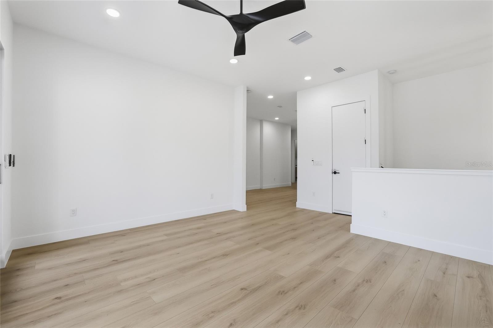 Image 39 of 91 For 6907 Boulevard