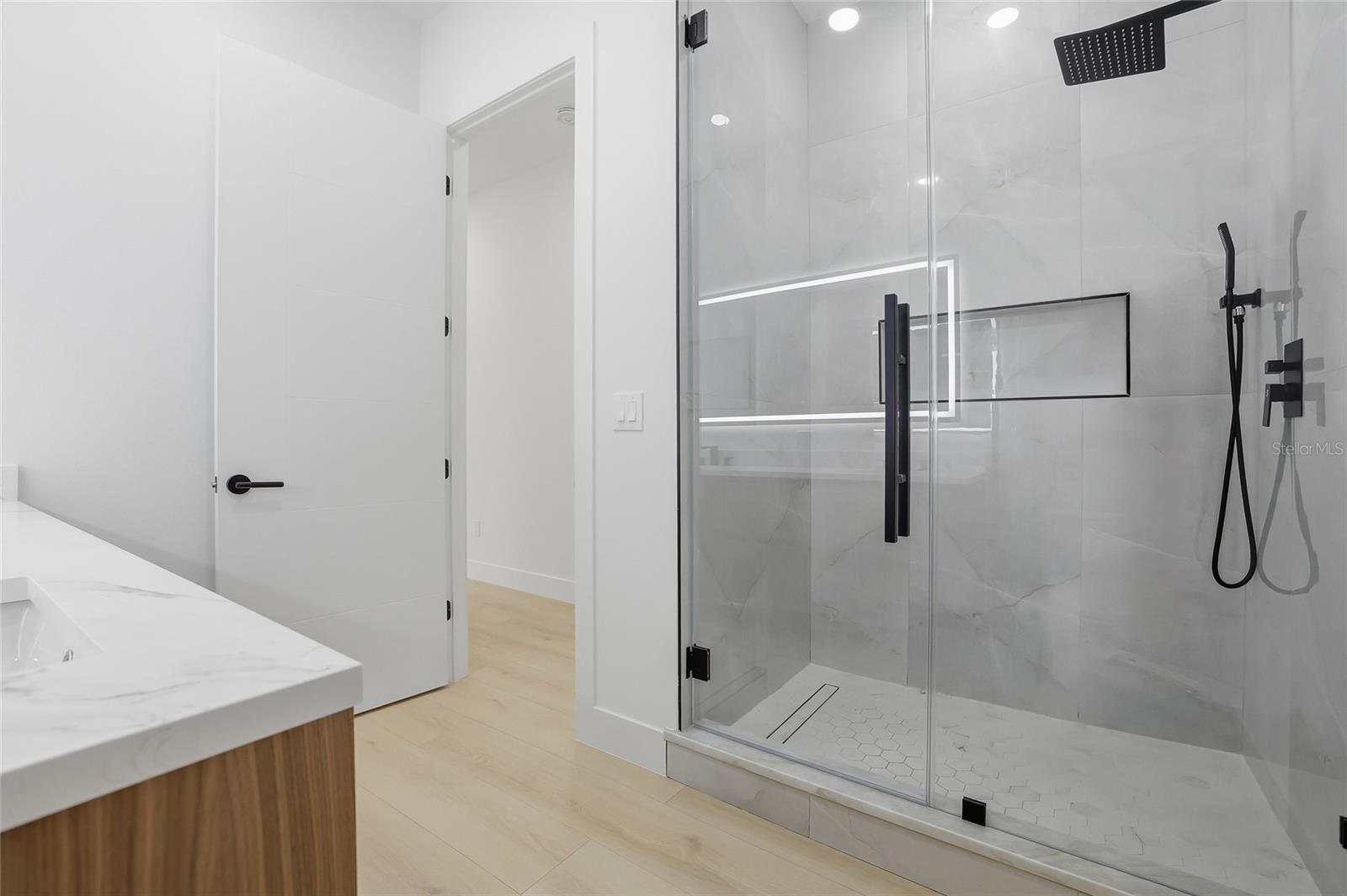 Image 42 of 91 For 6907 Boulevard