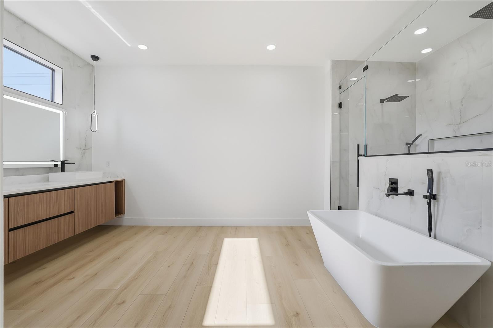 Image 61 of 91 For 6907 Boulevard