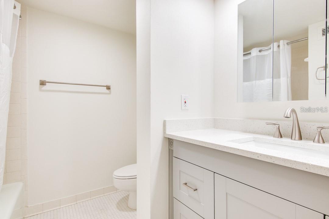 Image 11 of 30 For 2615 Cove Cay Drive 205