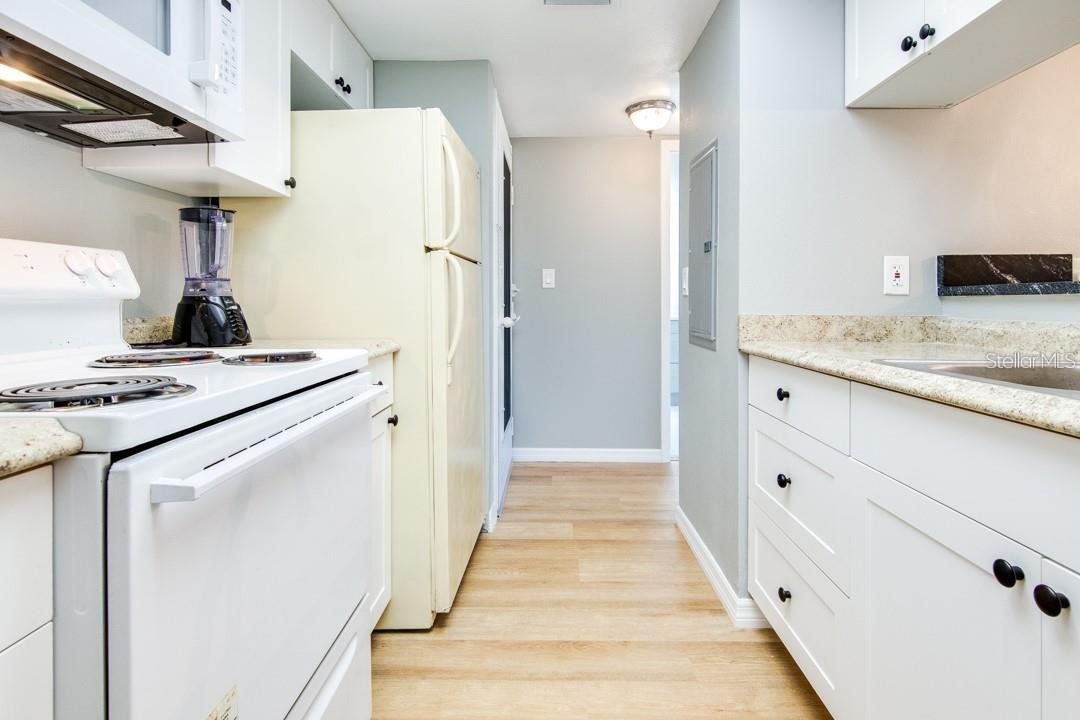 Image 4 of 30 For 2615 Cove Cay Drive 205