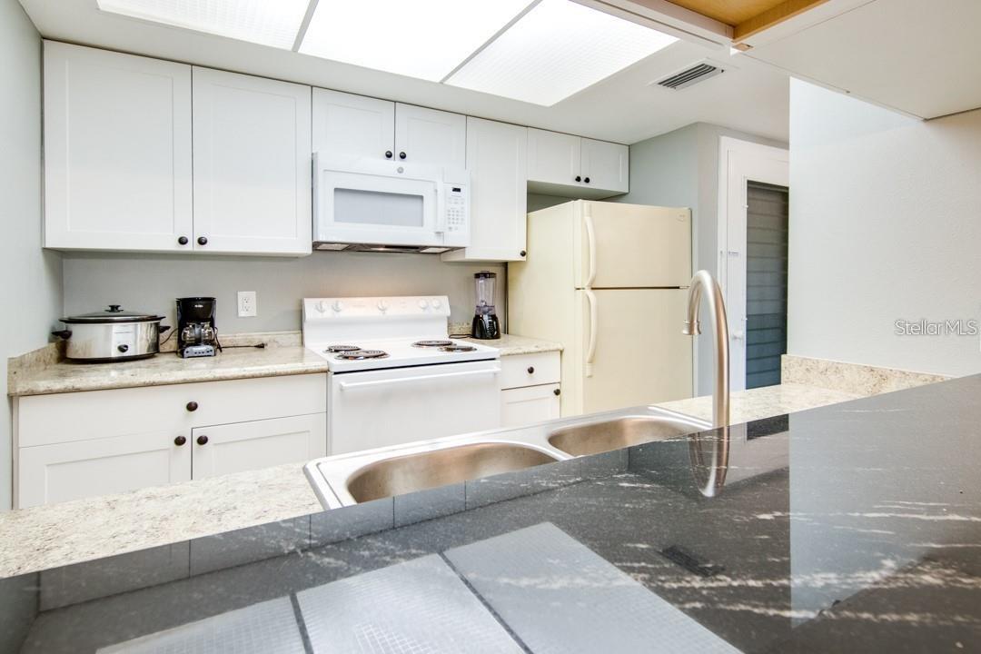 Image 5 of 30 For 2615 Cove Cay Drive 205