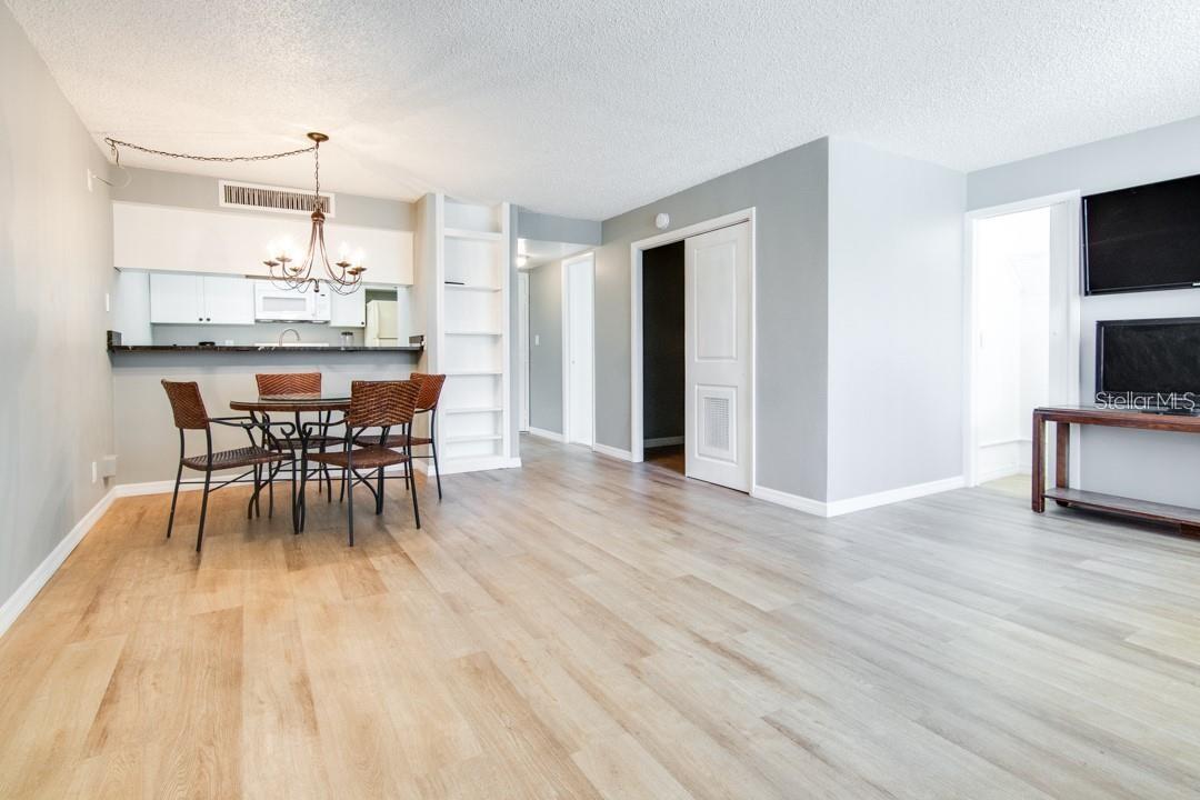 Image 7 of 30 For 2615 Cove Cay Drive 205