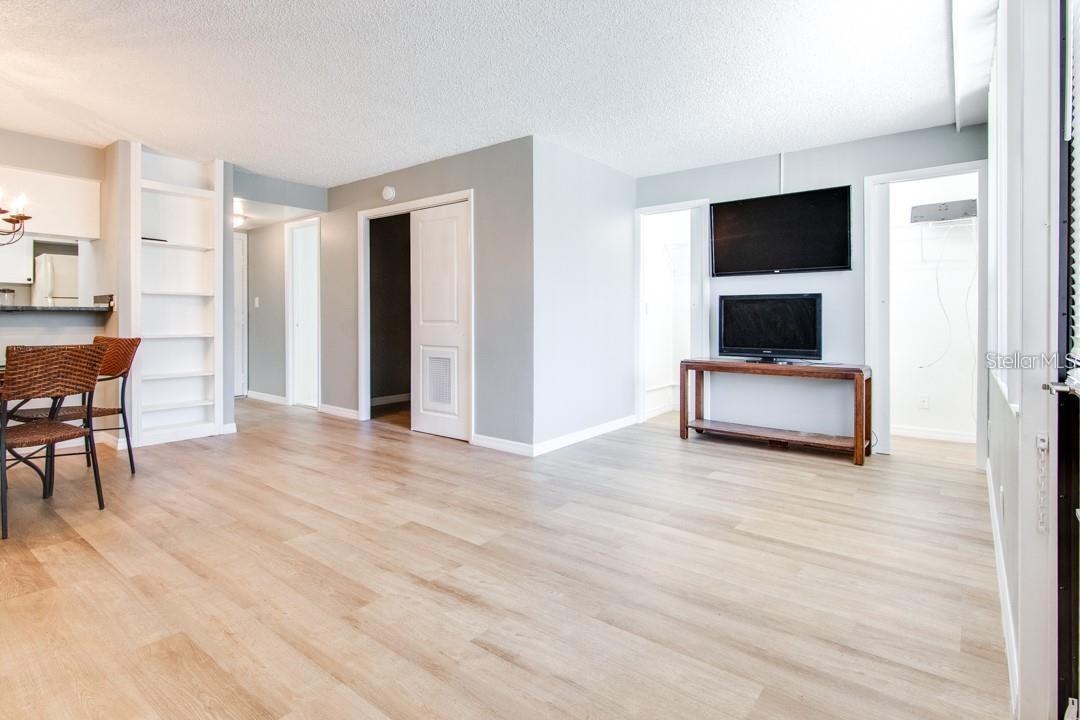 Image 8 of 30 For 2615 Cove Cay Drive 205