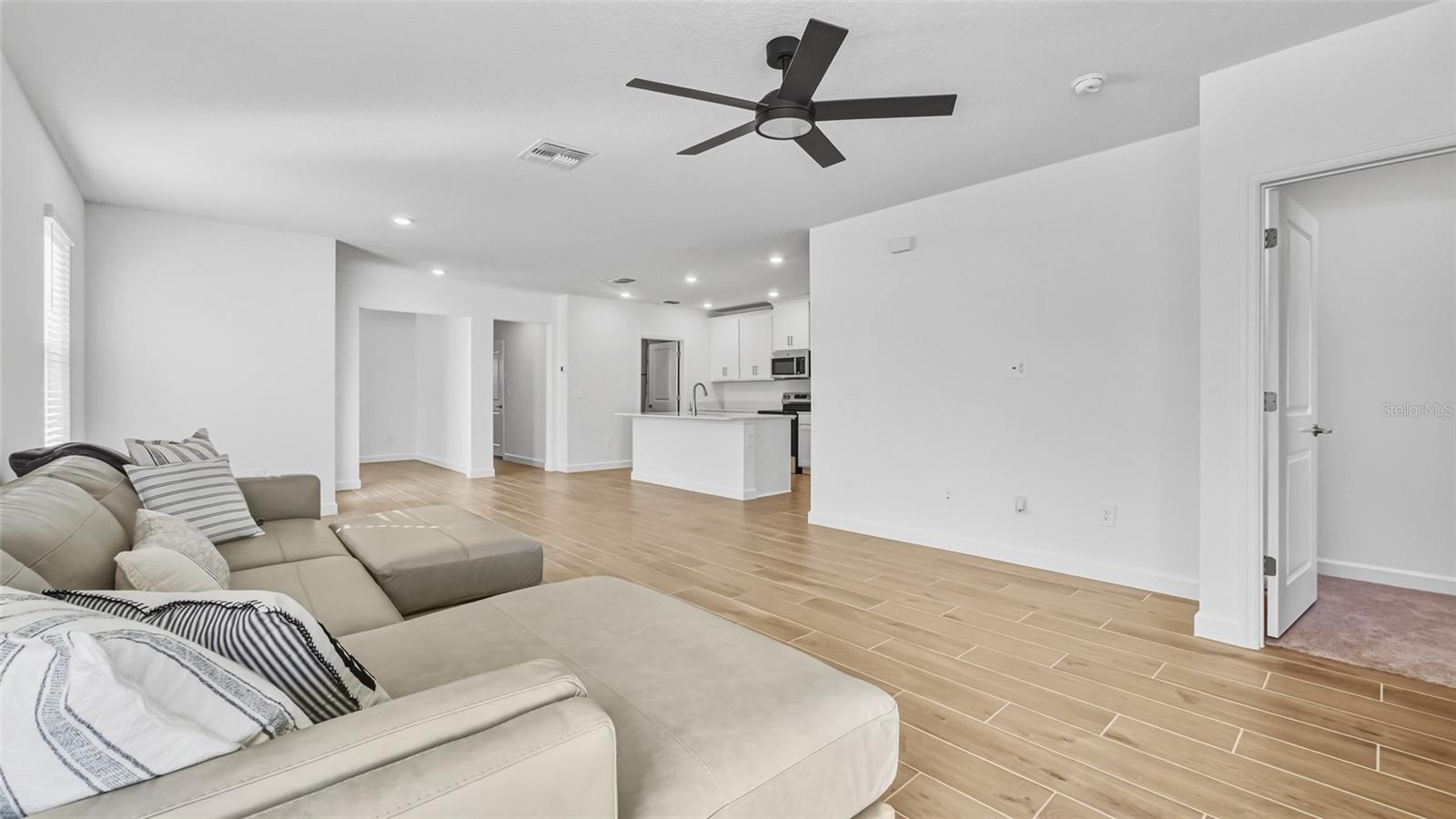 Listing photo id 8 for 10965 Teal Lagoon Isle