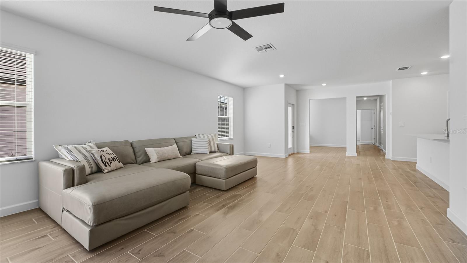 Listing photo id 9 for 10965 Teal Lagoon Isle