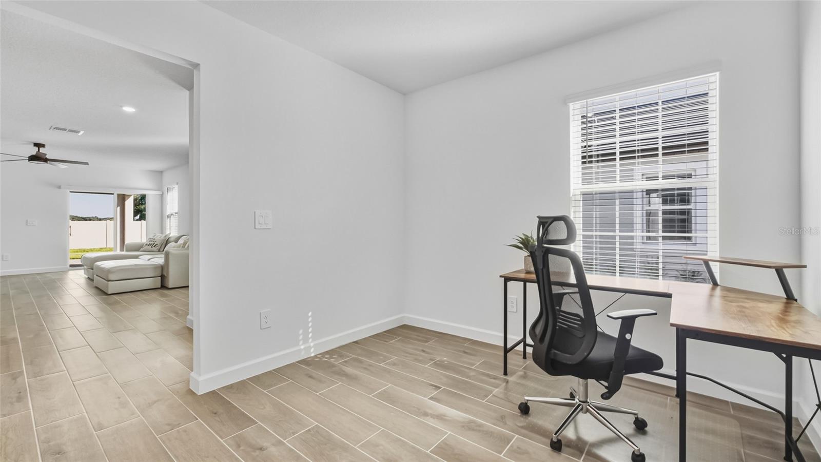 Listing photo id 11 for 10965 Teal Lagoon Isle