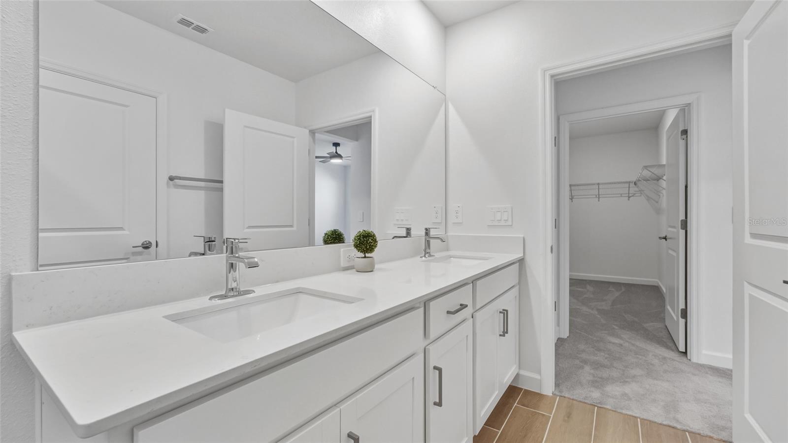 Listing photo id 14 for 10965 Teal Lagoon Isle