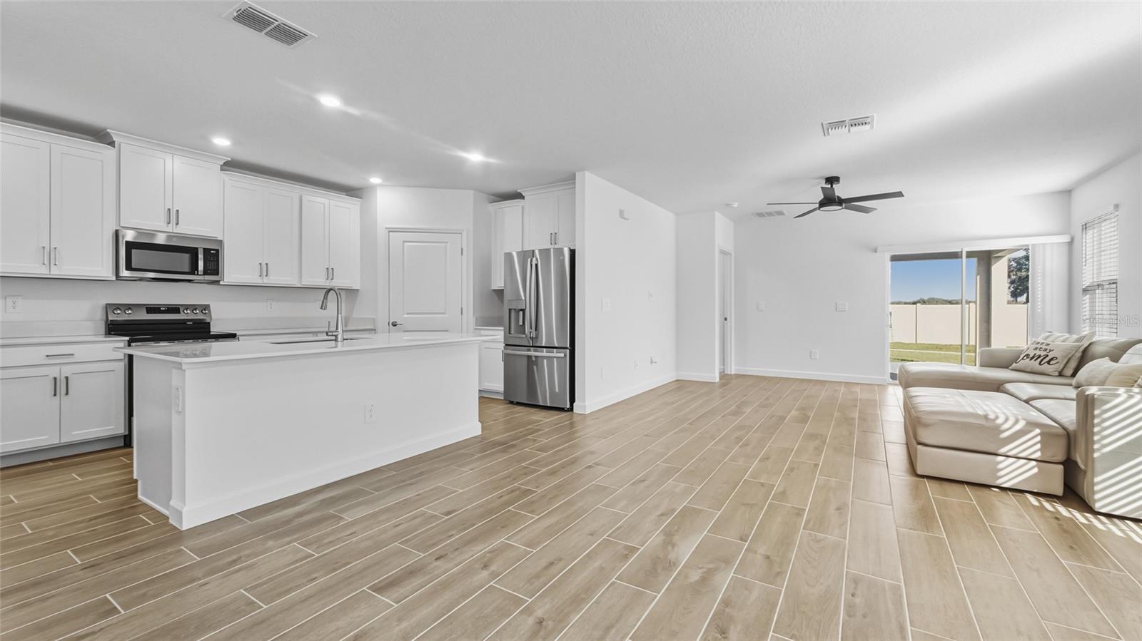 Listing photo id 3 for 10965 Teal Lagoon Isle