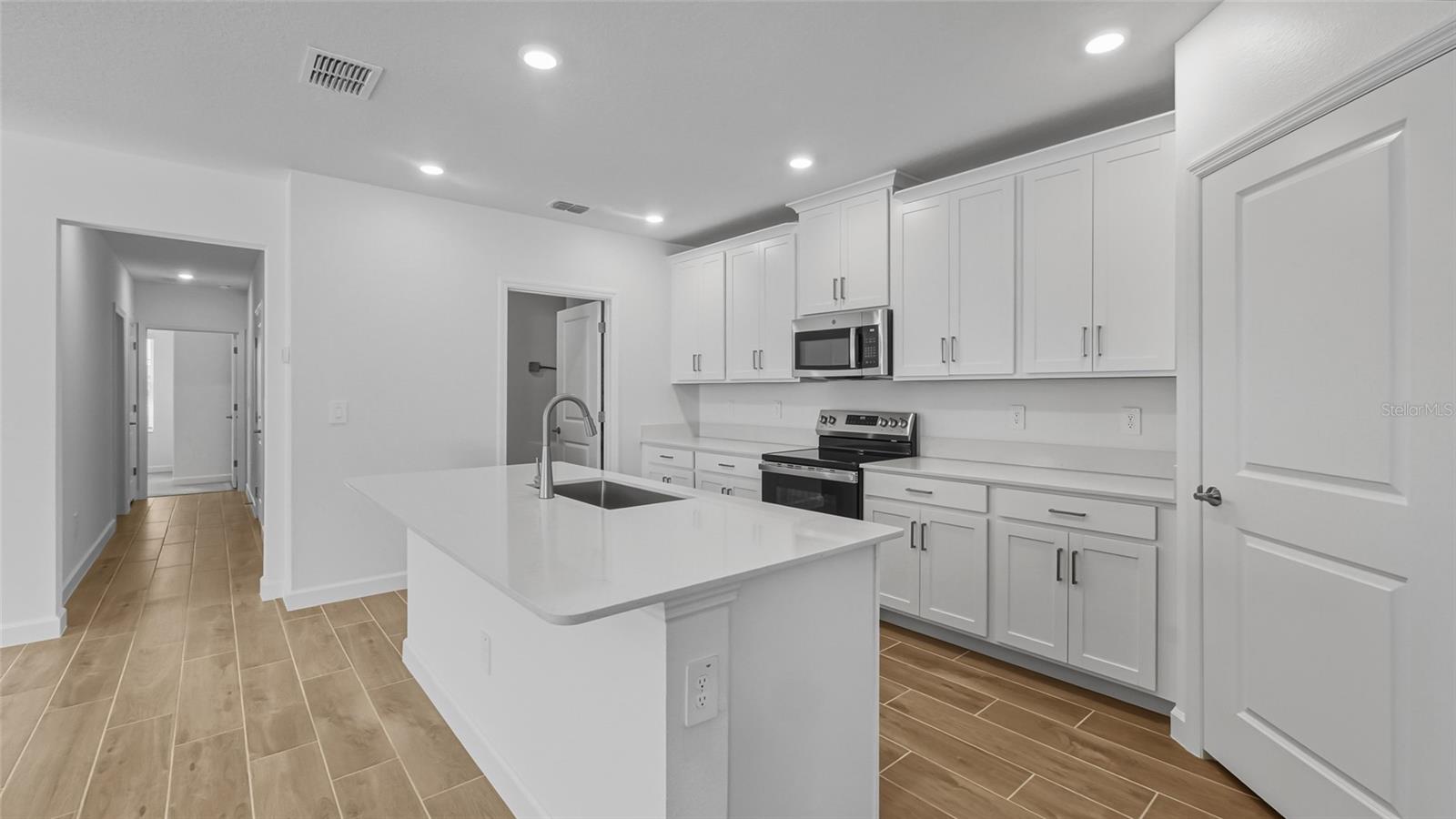 Listing photo id 5 for 10965 Teal Lagoon Isle