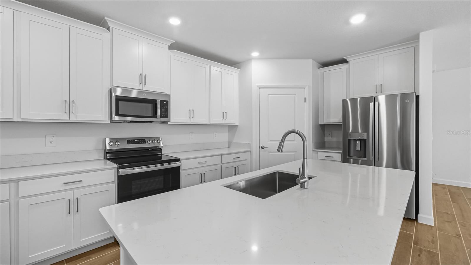 Listing photo id 6 for 10965 Teal Lagoon Isle