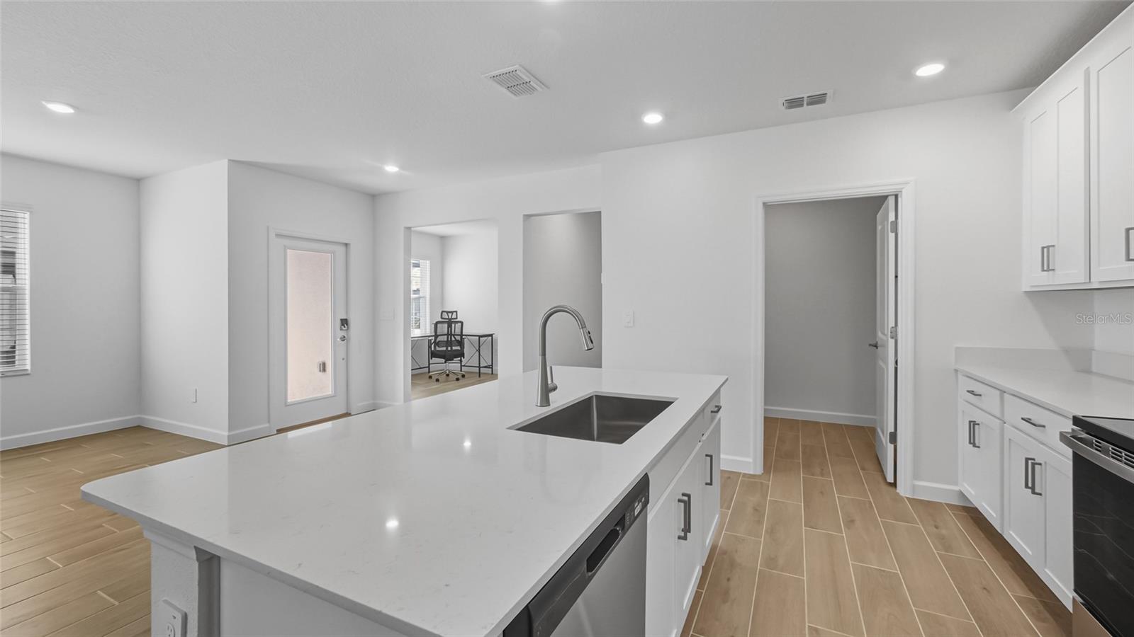 Listing photo id 7 for 10965 Teal Lagoon Isle