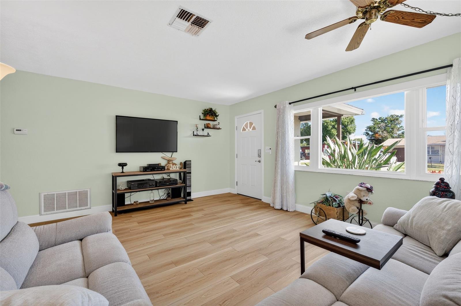 Image 3 of 21 For 7114 64th Way N