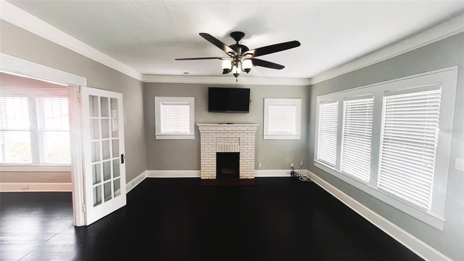 Image 5 of 24 For 403 Albany Avenue 1