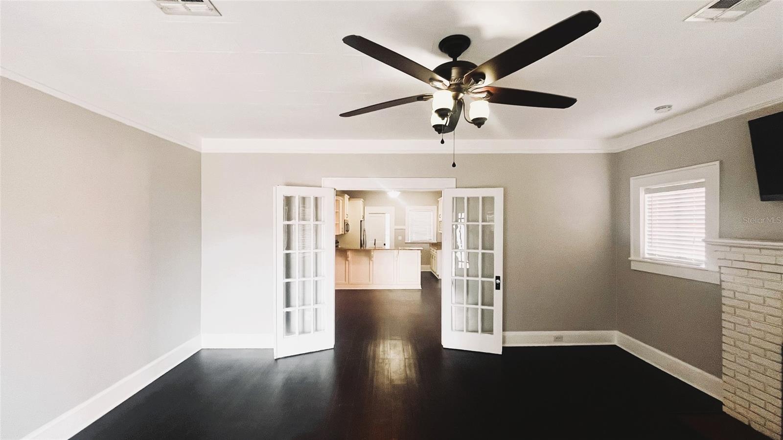 Image 6 of 24 For 403 Albany Avenue 1