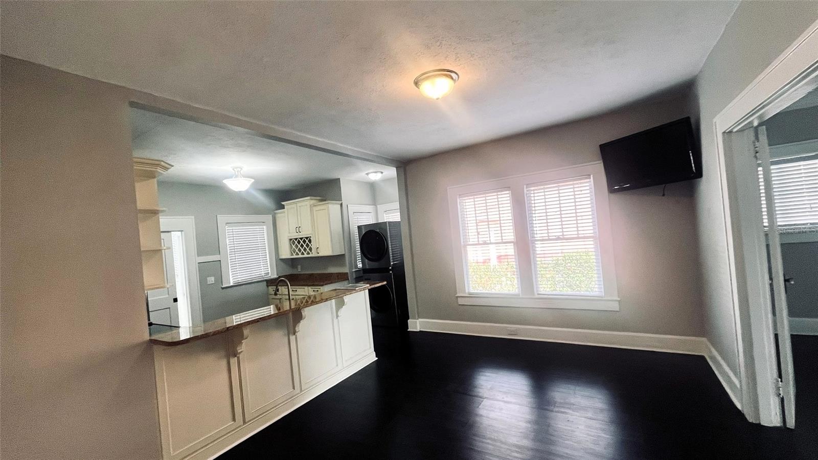 Image 8 of 24 For 403 Albany Avenue 1