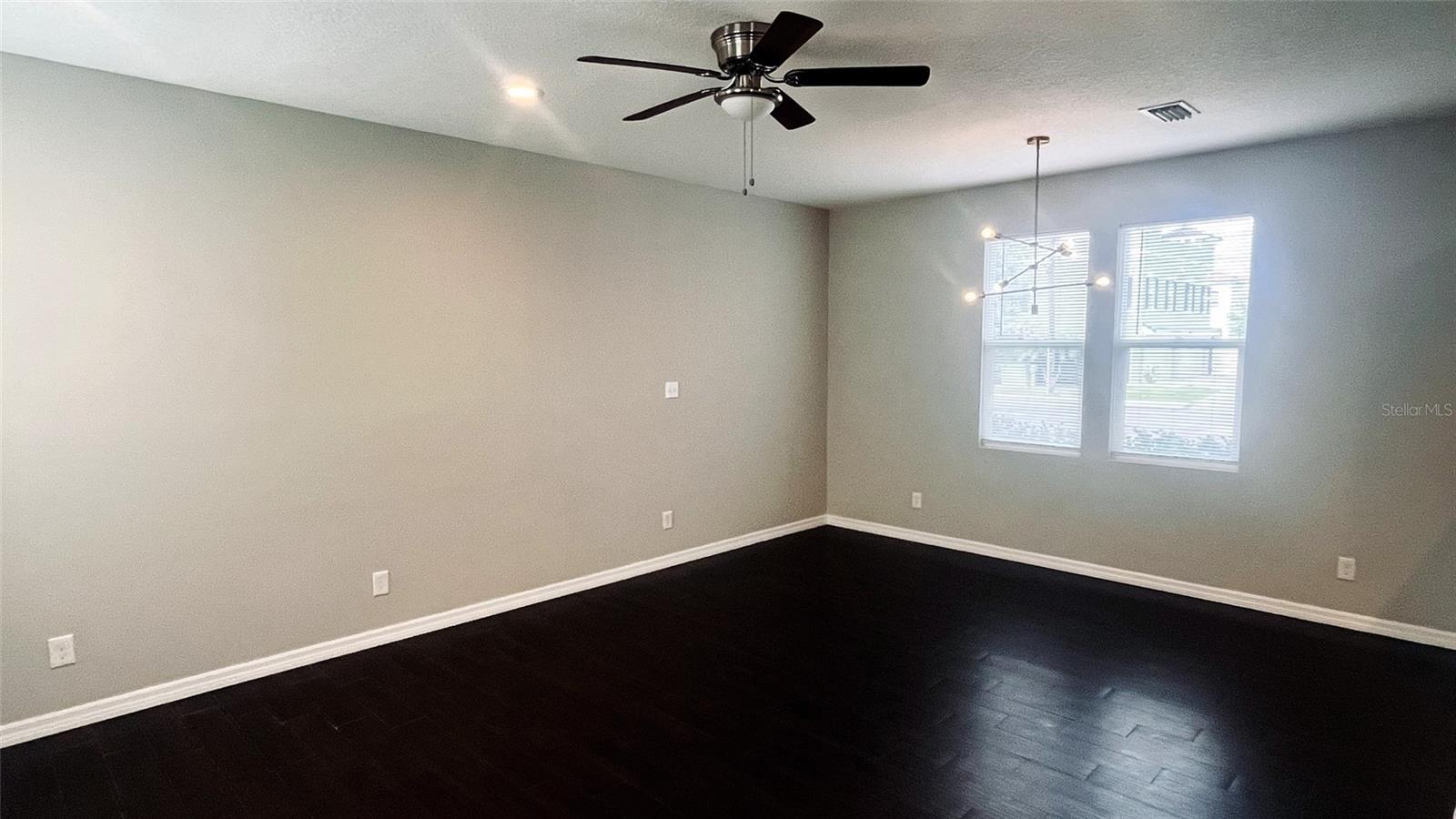 Image 3 of 9 For 403 Albany Avenue 2