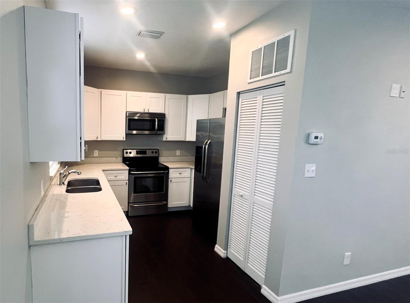 Image 5 of 9 For 403 Albany Avenue 2