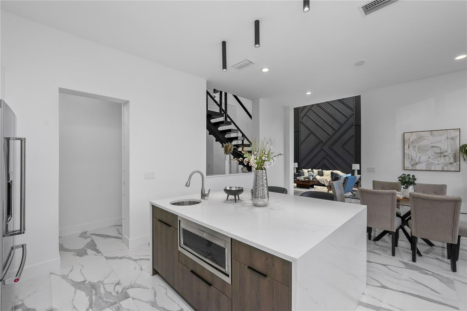 Image 21 of 54 For 7608 Antilla Street