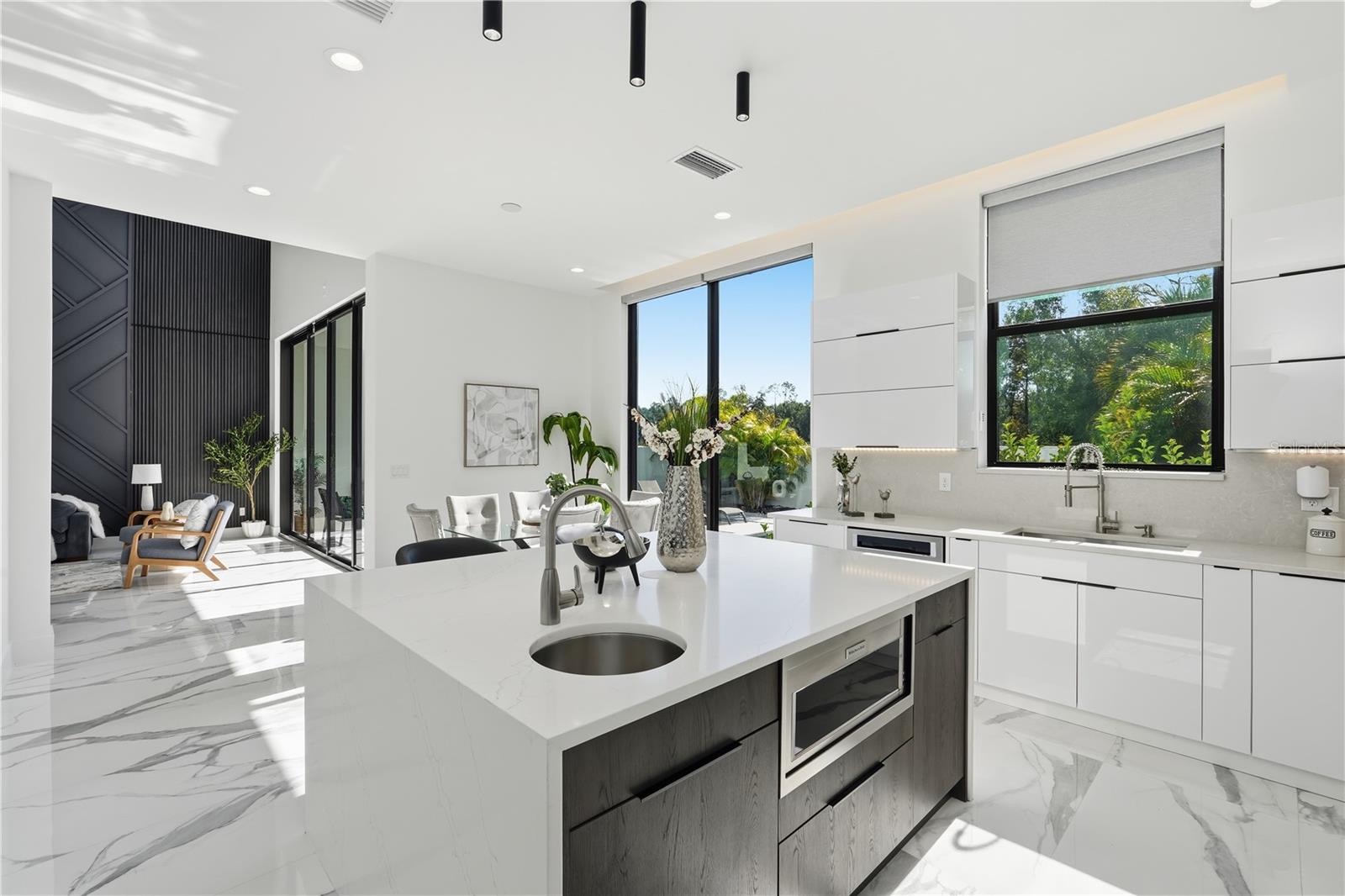 Image 22 of 54 For 7608 Antilla Street