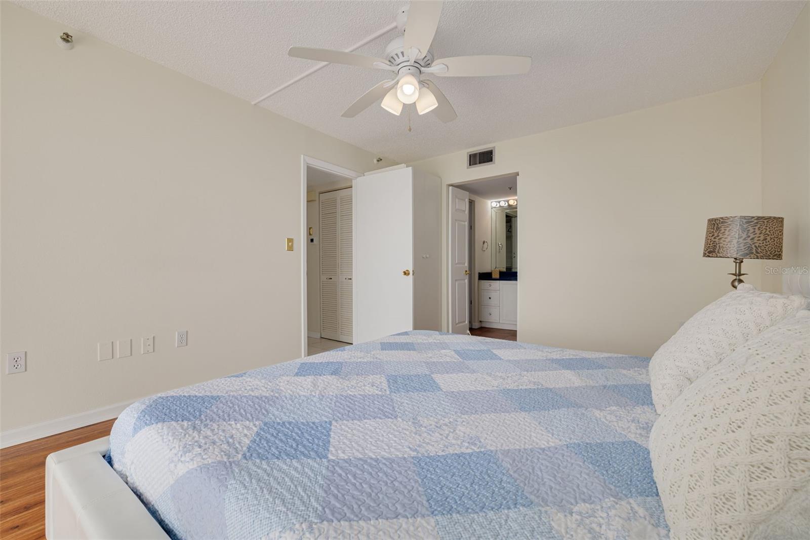 Image 20 of 41 For 7430 Sunshine Skyway Lane S 704