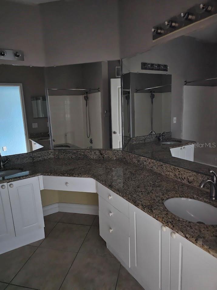 Image 11 of 17 For 2713 Via Murano 236