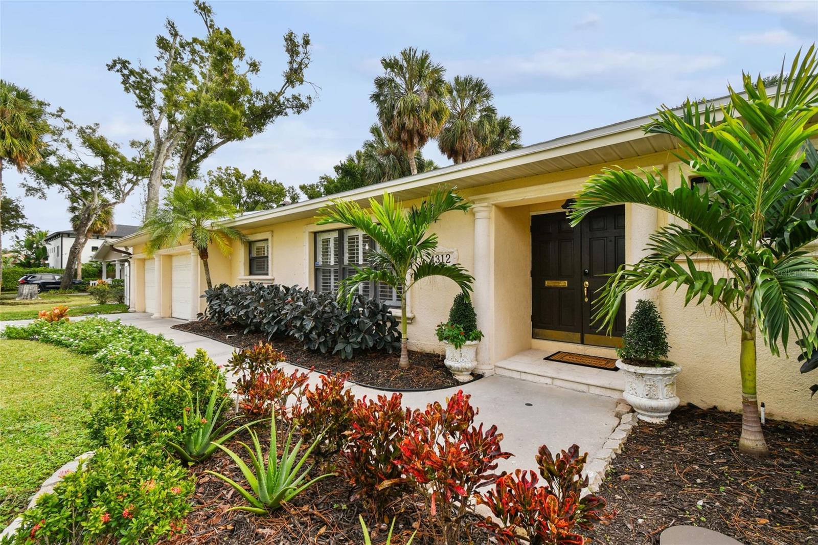 Image 5 of 49 For 4312 Beach Park Drive