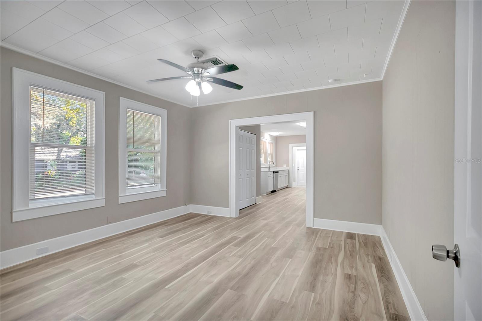 Image 11 of 39 For 703 16th Avenue Nw