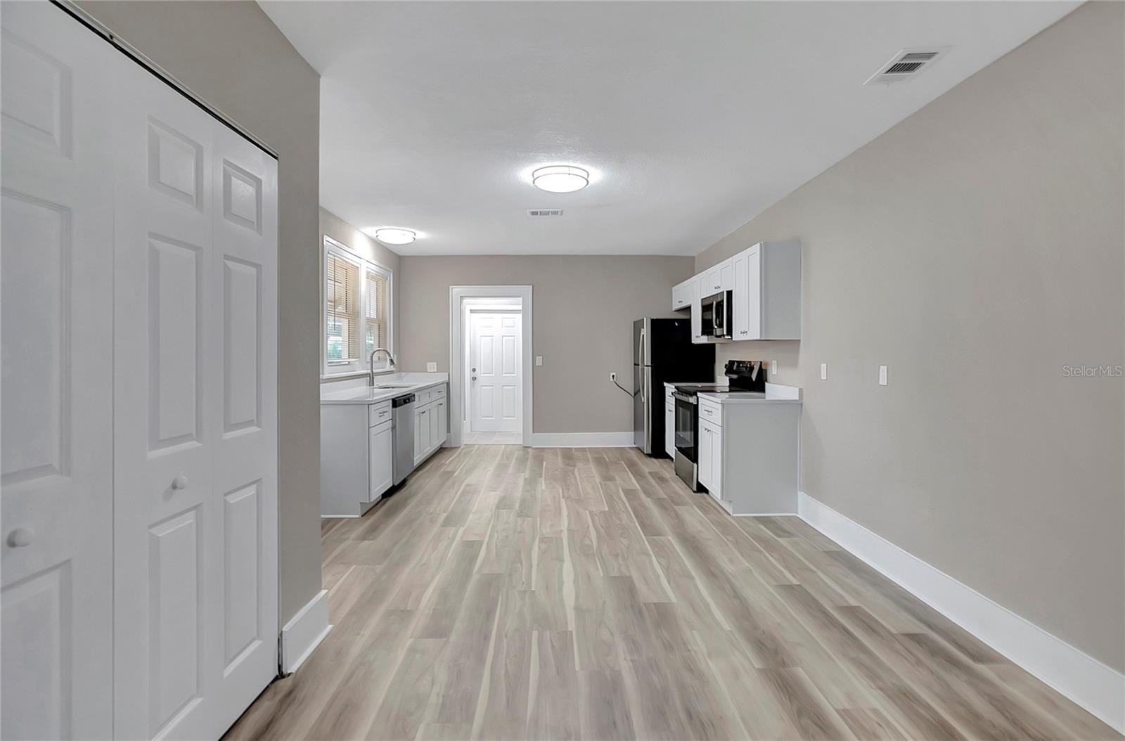 Image 15 of 39 For 703 16th Avenue Nw