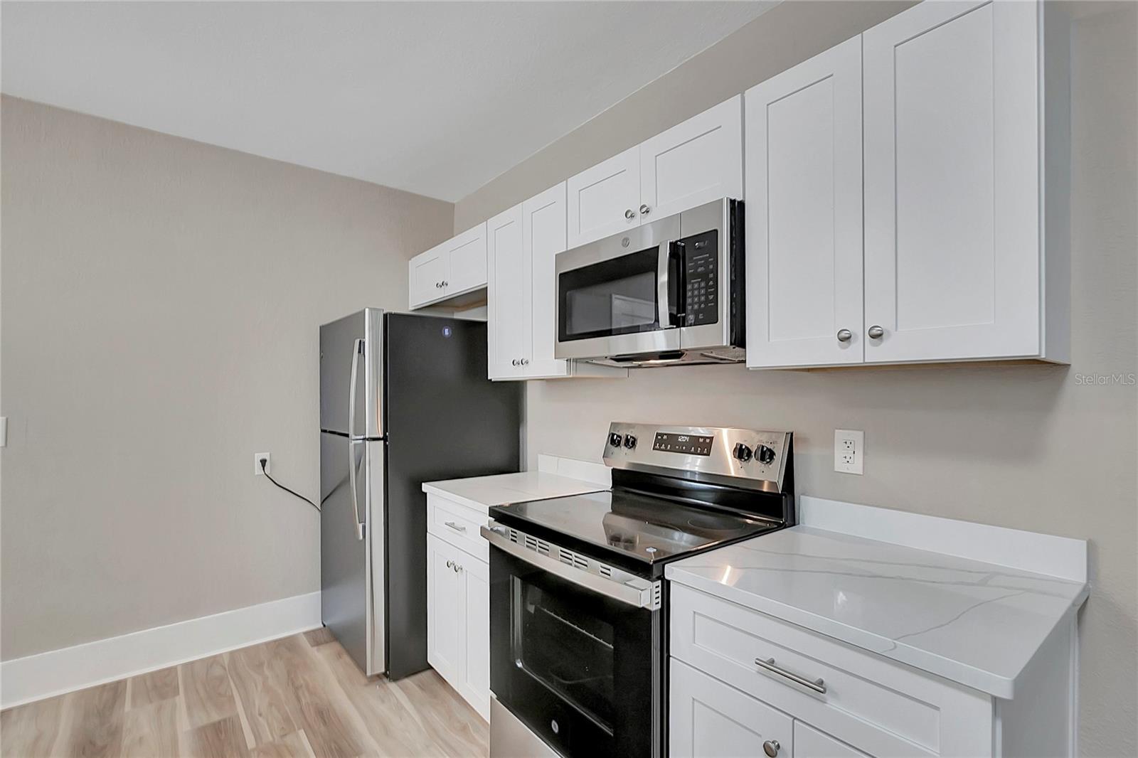 Image 17 of 39 For 703 16th Avenue Nw