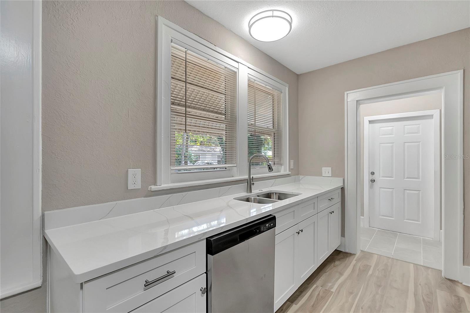 Image 18 of 39 For 703 16th Avenue Nw