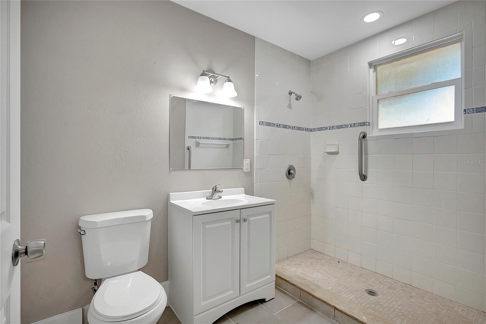 Image 25 of 39 For 703 16th Avenue Nw