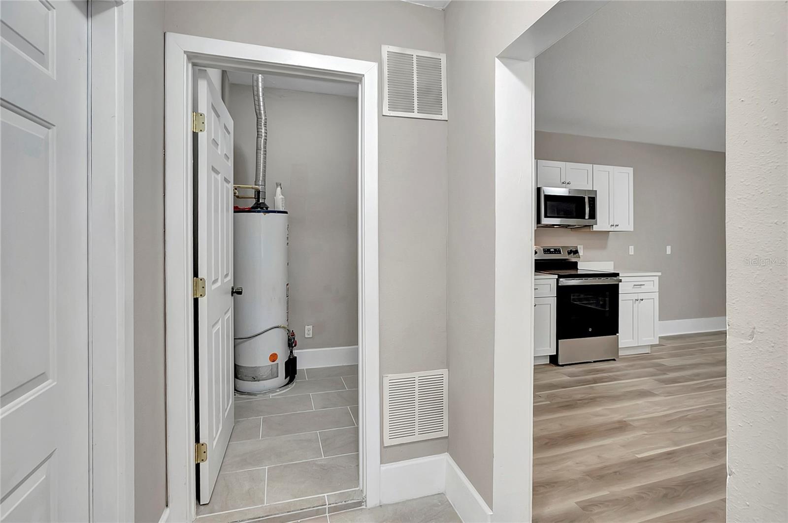 Image 32 of 39 For 703 16th Avenue Nw