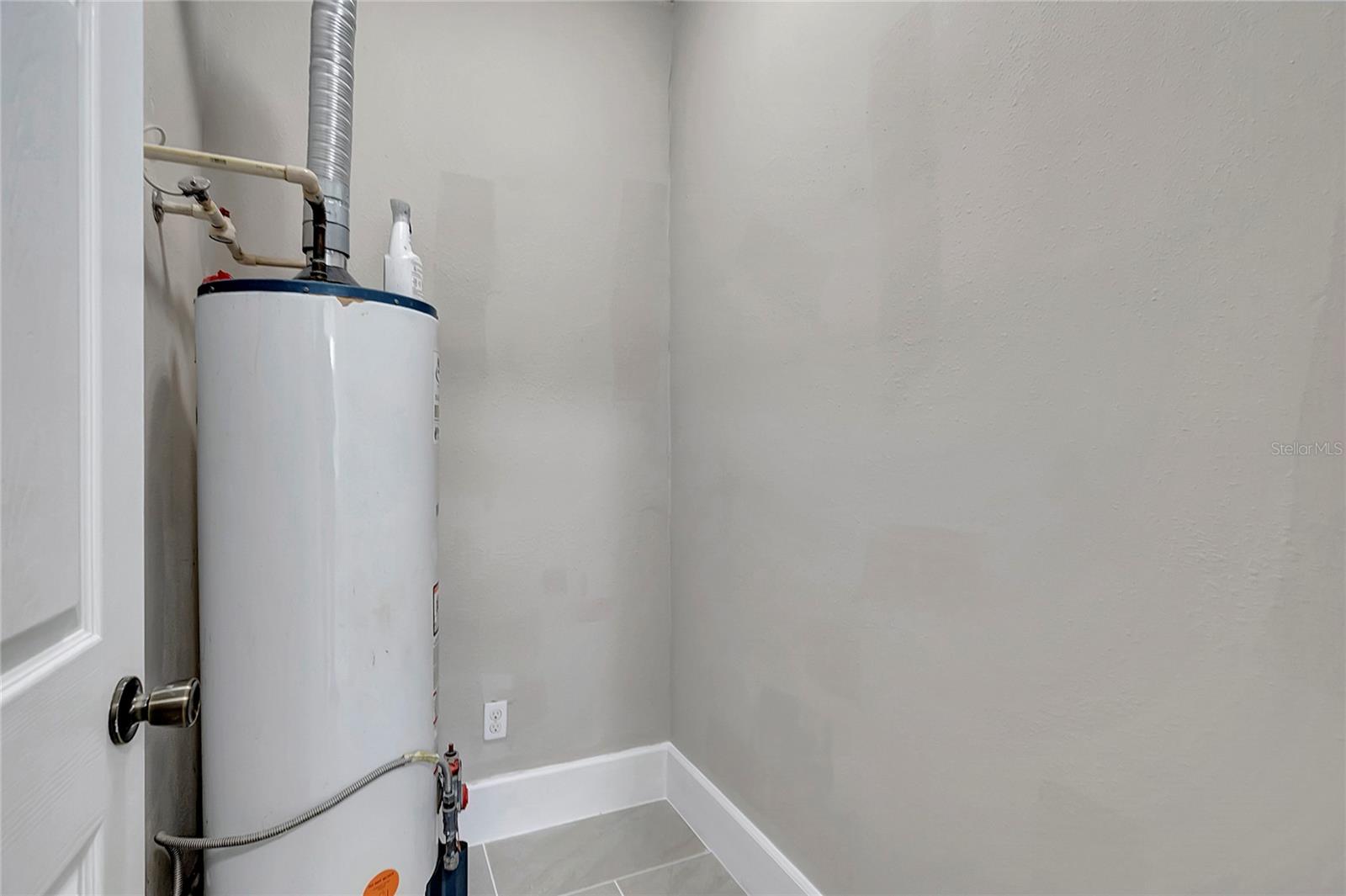 Image 33 of 39 For 703 16th Avenue Nw