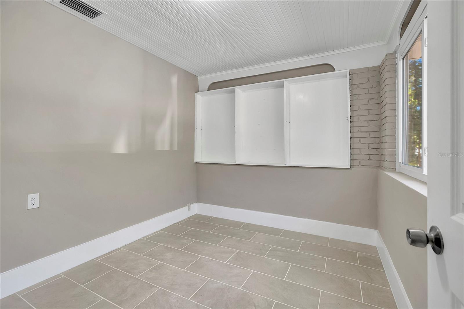 Image 8 of 39 For 703 16th Avenue Nw